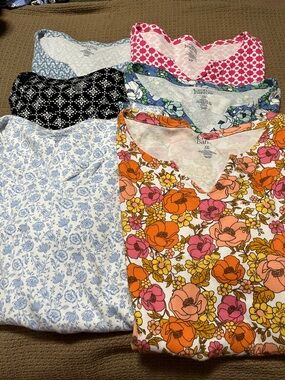 6–  Women's Croft & Barrow Shortsleeved  Notch Neck Tops— Size-XXL
